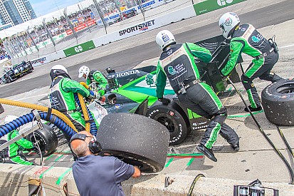 Бути частиною піт-команди в IndyCar