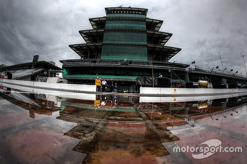Gordon hat Indianapolis im Griff: Brickyard 400 erst am Montag