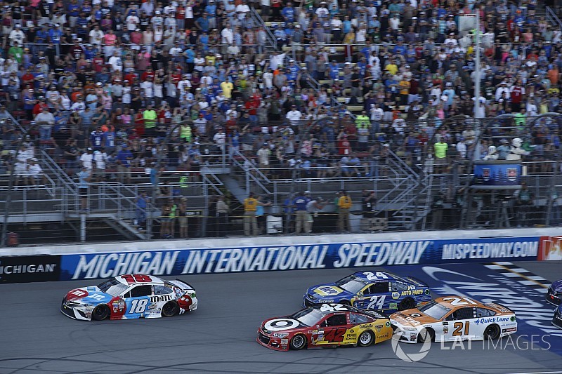 Larson cambió la oportunidad perdida en Dover con la victoria en Michigan