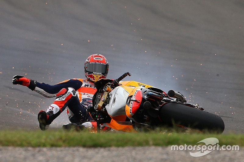 【MotoGP】ホンダ、2台揃って転倒。マルケス「