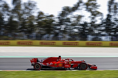 Hamilton sospecha que Ferrari redujo su ritmo el viernes en España