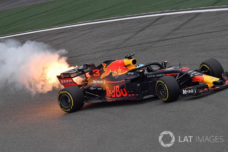 EL3 - Ferrari frappe fort, explosion du moteur de Ricciardo