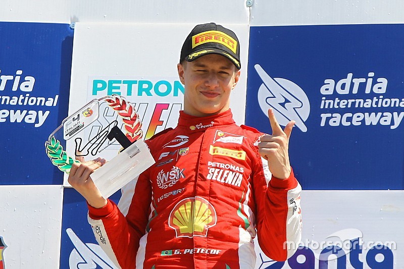 Brasileiro júnior da Ferrari celebra contratação de Leclerc