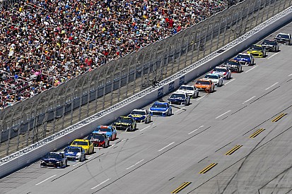 Aric Almirola: "Unusual" Talladega hurt by difficult cars