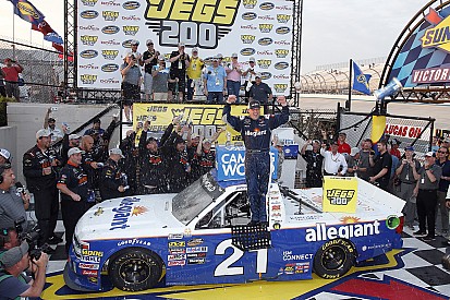 Sauter segura pressão de Crafton no fim e vence em Dover