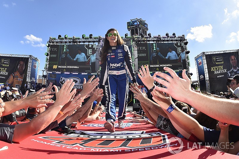 Ganassi confirma conversas com Danica Patrick para Indy 500