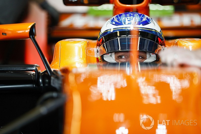 Alonso prevê McLaren lutando por pódios em 2018