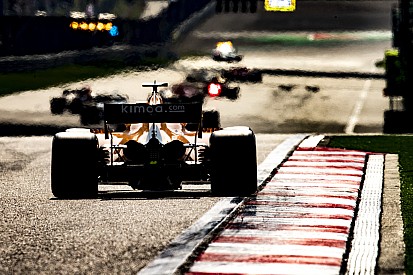 Így tette félre Alonso Vettel Ferrariját Kínában: videó