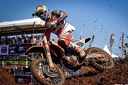 Prado atrapa a Jonass en el Mundial de MX2 y ya es colíder