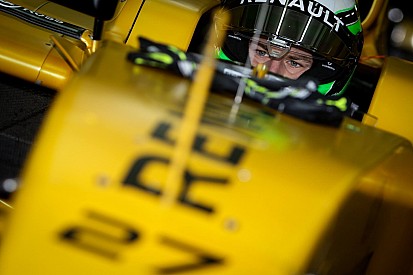 1. Foto: Nico Hülkenberg im Formel-1-Auto von Renault