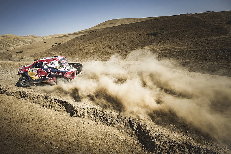 Al Attiyah asalta el liderato en Marruecos y la mecánica castiga a Sainz