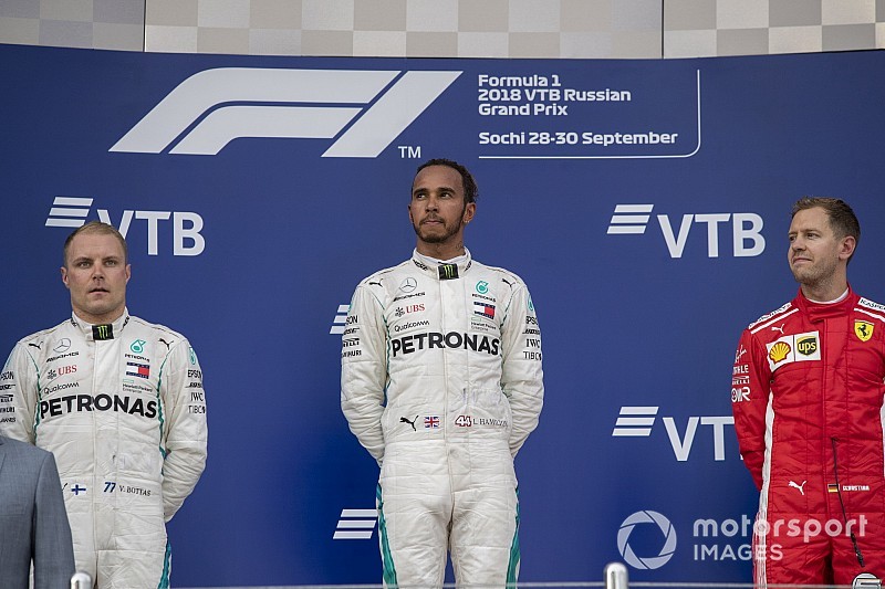 Hamilton nem akart felállni a dobogóra Oroszországban, és nem érti a Ferrari taktikáját