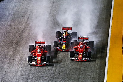 Tim en Tom Coronel over de crash van Verstappen: "Er zit één gefrustreerde kikker bij"