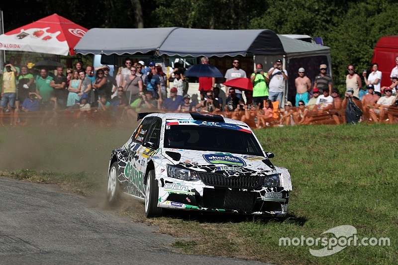 Zlín, PS13: Lukyanuk-Kopecký sempre in lotta, Bouffier e Tarabus fuori, Černý sul podio