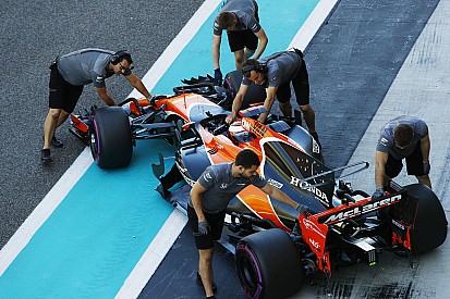 McLaren вслед за моторами сменила поставщика топлива