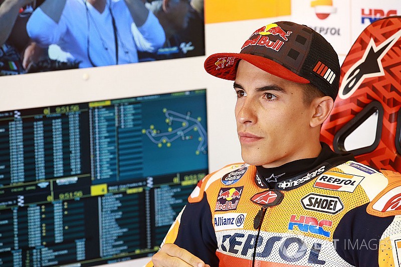 Márquez sifflé quand il tombe :