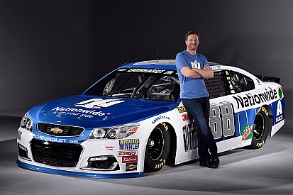 Presentan auto de Dale Earnhardt Jr. para 2017