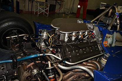 Menő céges barbecue – V8-as motorhanggal