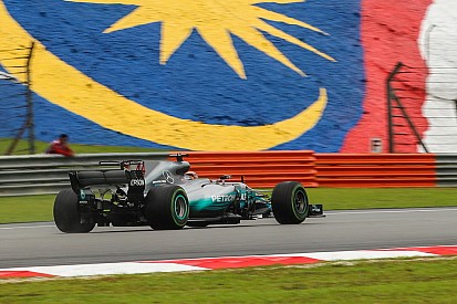Mercedes : La W08 est "mal équilibrée et glisse partout"