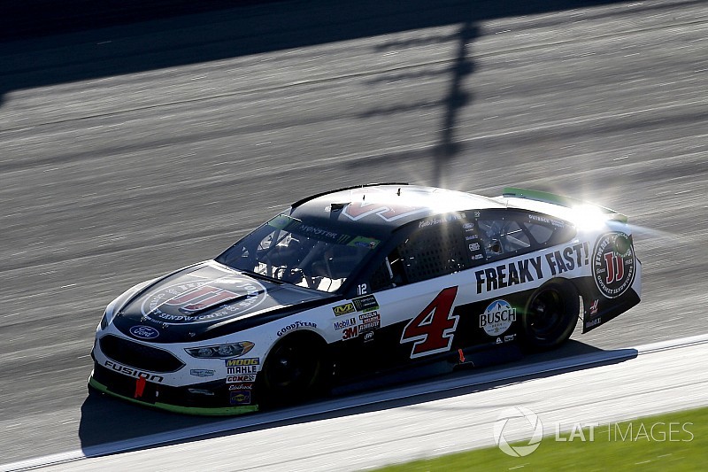 Teksas zaferi geç gelen geçişle Harvick'in oldu