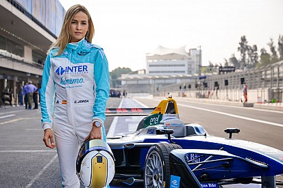 VIDEO: Aksi Carmen Jorda menggeber mobil Formula E