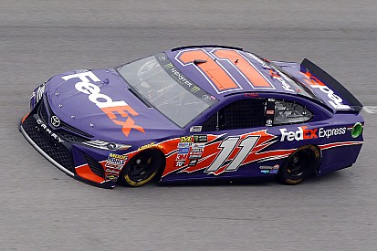 Denny Hamlin ganó la segunda etapa en Talladega