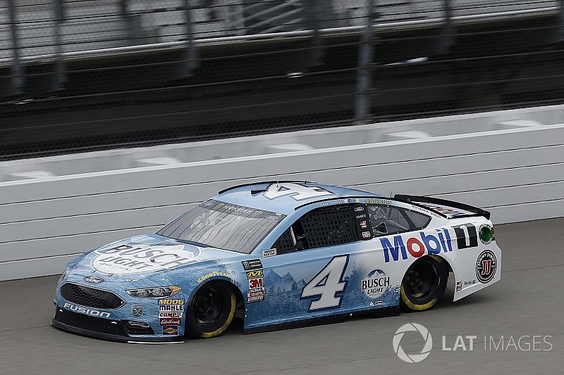 Kevin Harvick cruises to Stage 1 win at Michigan