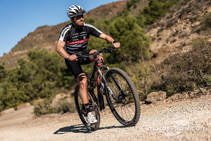 Juncadella breaks collarbone in mountain bike crash
