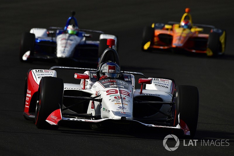 Marco Andretti marca el paso a la mitad del segundo día de pruebas