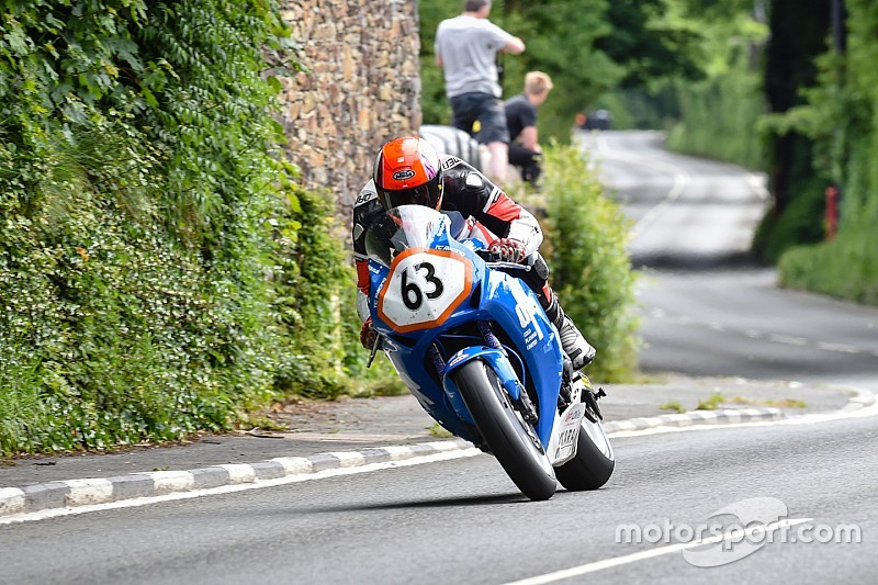 В гонке Superstock на острове Мэн произошла смертельная авария