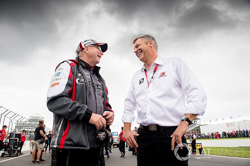 Supercars CEO set to leave at the end of 2017