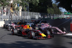 Max Verstappen, Red Bull Racing RB13, Sergio Perez, Sahara Force India VJM10