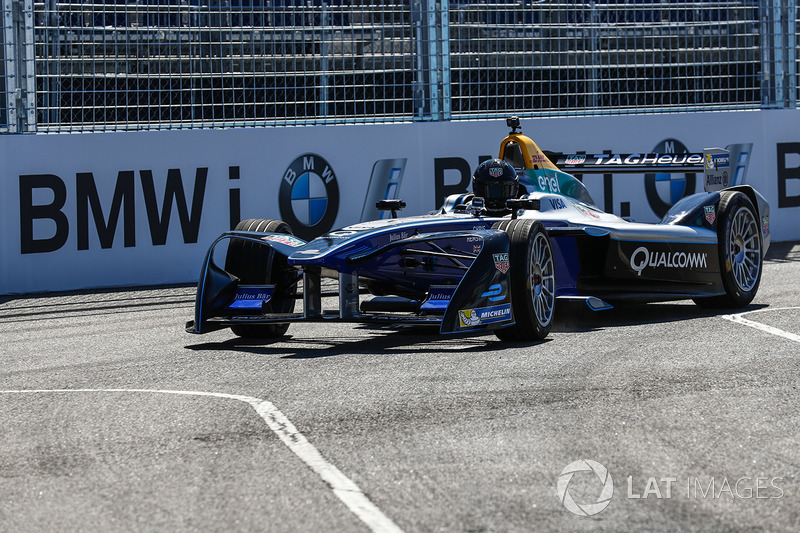 Chris Hemsworth conduce el Formula E car