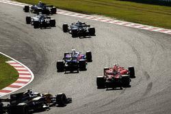 Pierre Gasly, Scuderia Toro Rosso STR12, Sebastian Vettel, Ferrari SF70H, Jolyon Palmer, Renault Spo