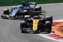 Jolyon Palmer, Renault Sport F1 Team RS17, Pascal Wehrlein, Sauber C36