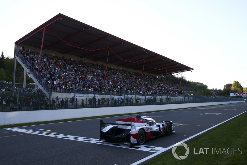 Ganadores #8 Toyota Gazoo Racing Toyota TS050: Sébastien Buemi, Kazuki Nakajima, Fernando Alonso