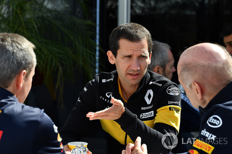 Paul Monaghan, Red Bull Racing Chief Engineer, Remi Taffin, Head of Renault Sport F1 Track Operations and Adrian Newey, Red Bull Racing