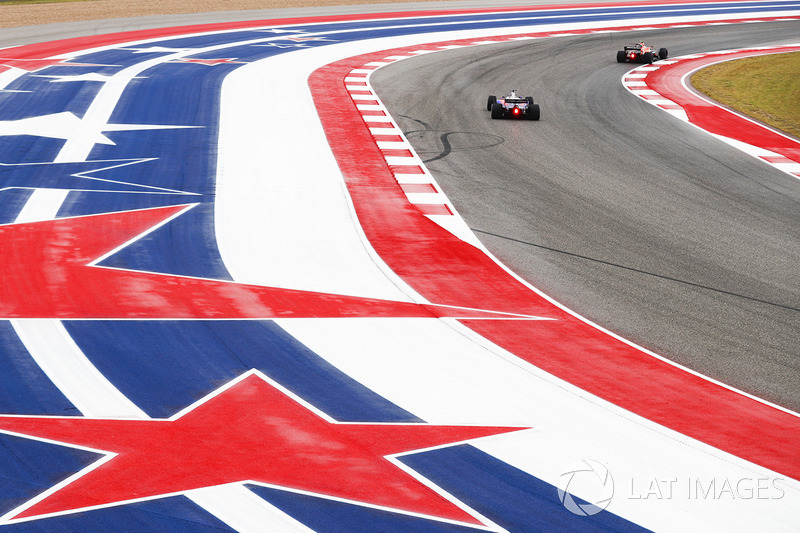 Stoffel Vandoorne, McLaren MCL32, Brendon Hartley, Scuderia Toro Rosso STR12