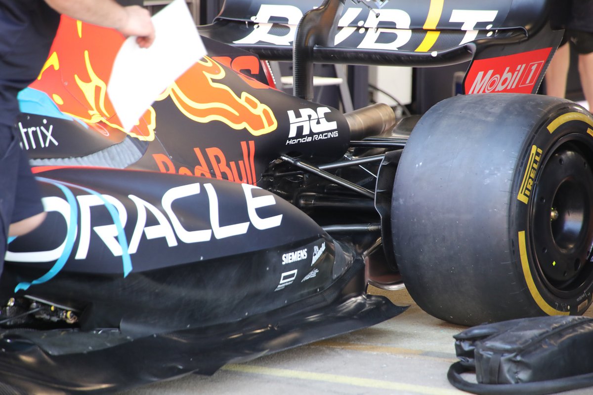 Red Bull RB18: ecco le pance ancor più sverniciate e il fondo che è stato modificato