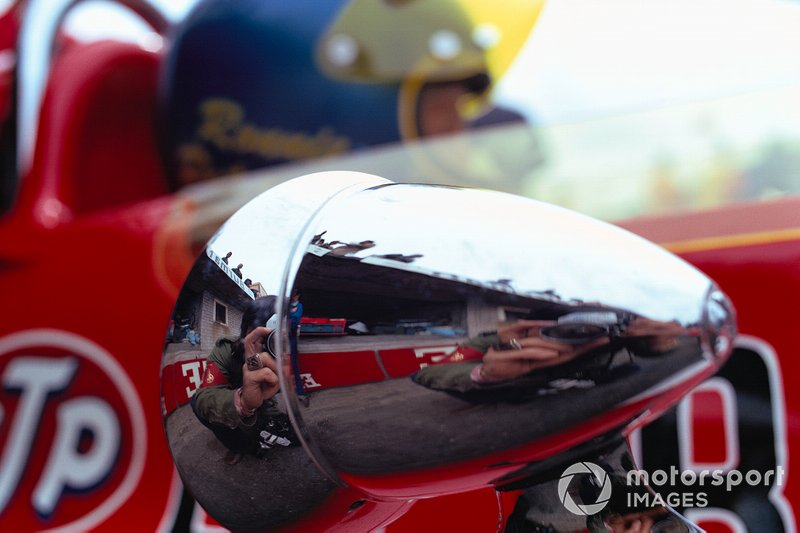 Selbstporträt der Fotografen-Legende in einem Formel-1-Rückspiegel