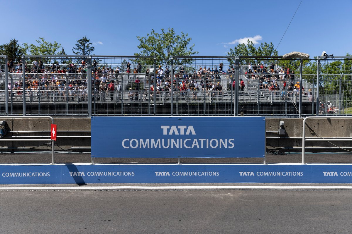 Het logo van F1-partner Tata Communications in Canada.