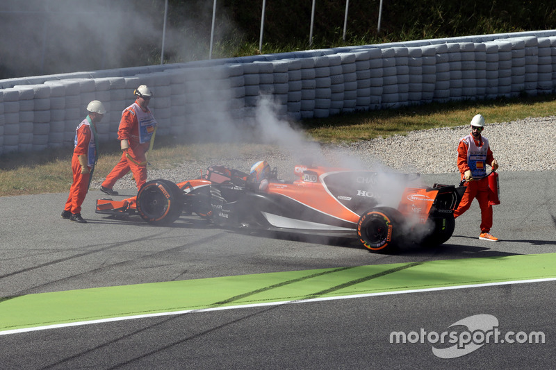 Fernando Alonso, McLaren MCL32 stops on track in FP1