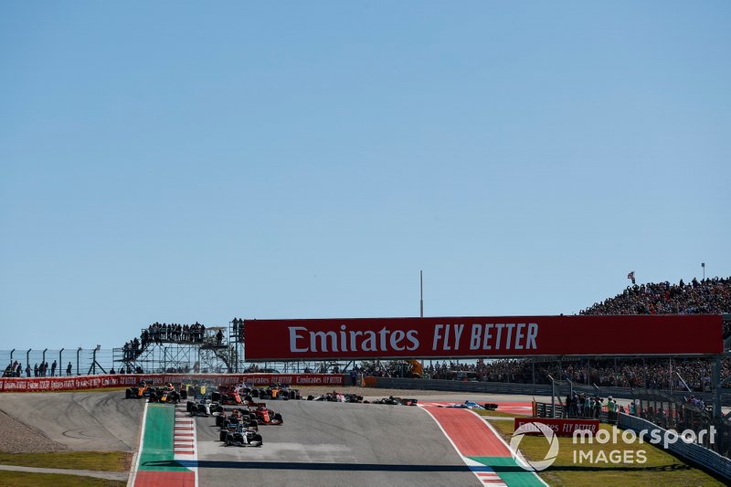 Salida: Valtteri Bottas, Mercedes AMG W10, Max Verstappen, Red Bull Racing RB15, Sebastian Vettel, Ferrari SF90, Lewis Hamilton, Mercedes AMG F1 W10 Alex Albon, Red Bull Racing RB15, Charles Leclerc, Ferrari SF90, Carlos Sainz Jr., McLaren MCL34
