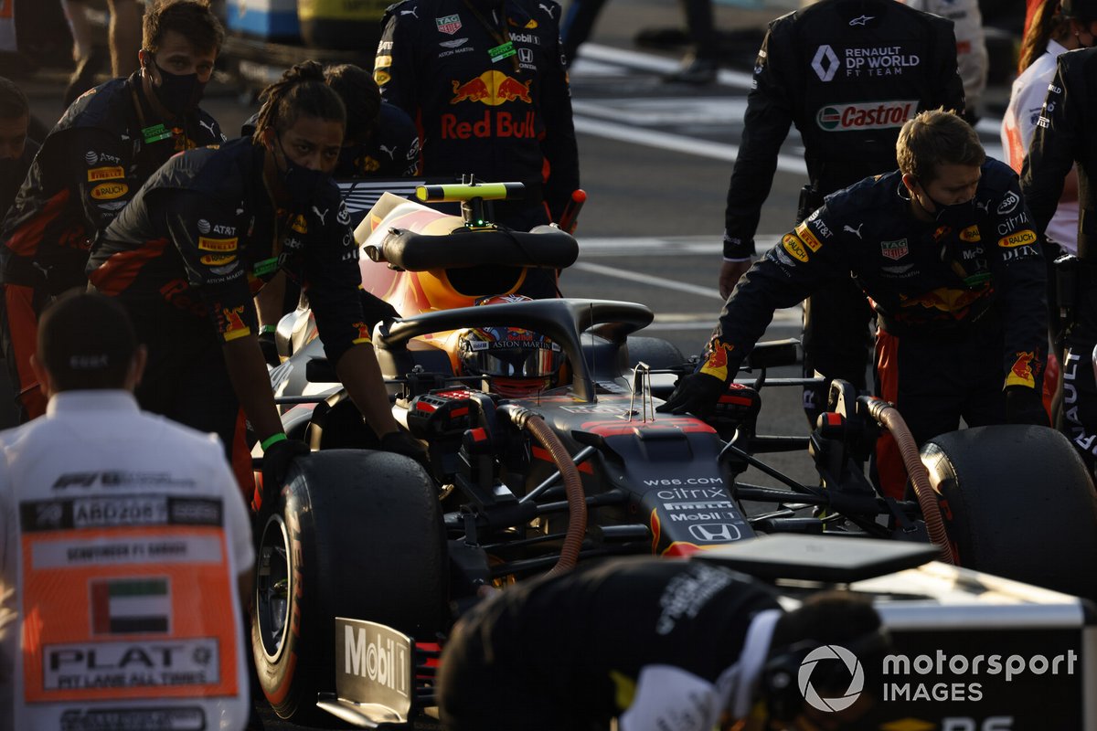 Alex Albon, Red Bull Racing RB16, on the grid