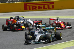Nico Rosberg, Mercedes AMG F1 W07 Hybrid voor ploegmaat Lewis Hamilton, Mercedes AMG F1 W07 Hybrid b
