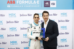 Sébastien Buemi, Renault e.Dams, riceve il Julius Bar pole position award