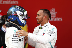 Lewis Hamilton, Mercedes AMG F1, viert zijn overwinning in parc ferme met Valtteri Bottas, Mercedes AMG F1
