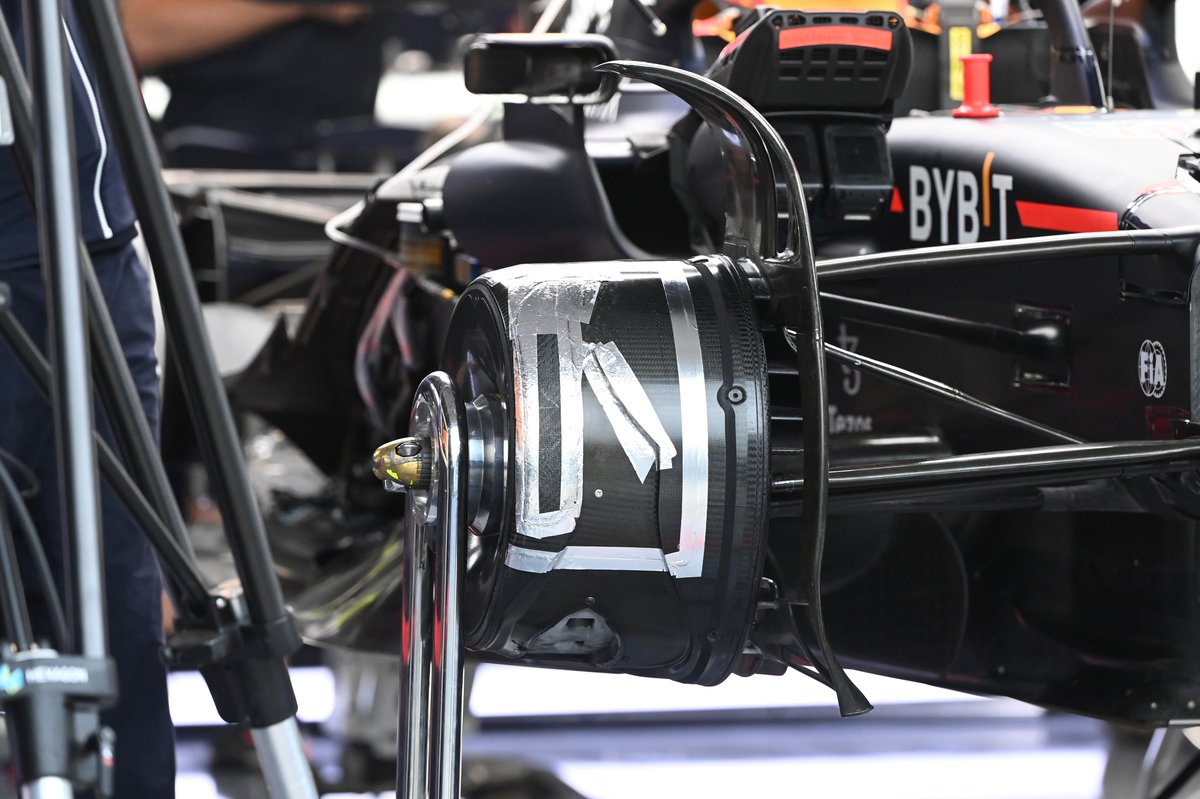Freno delantero Red Bull Racing R18