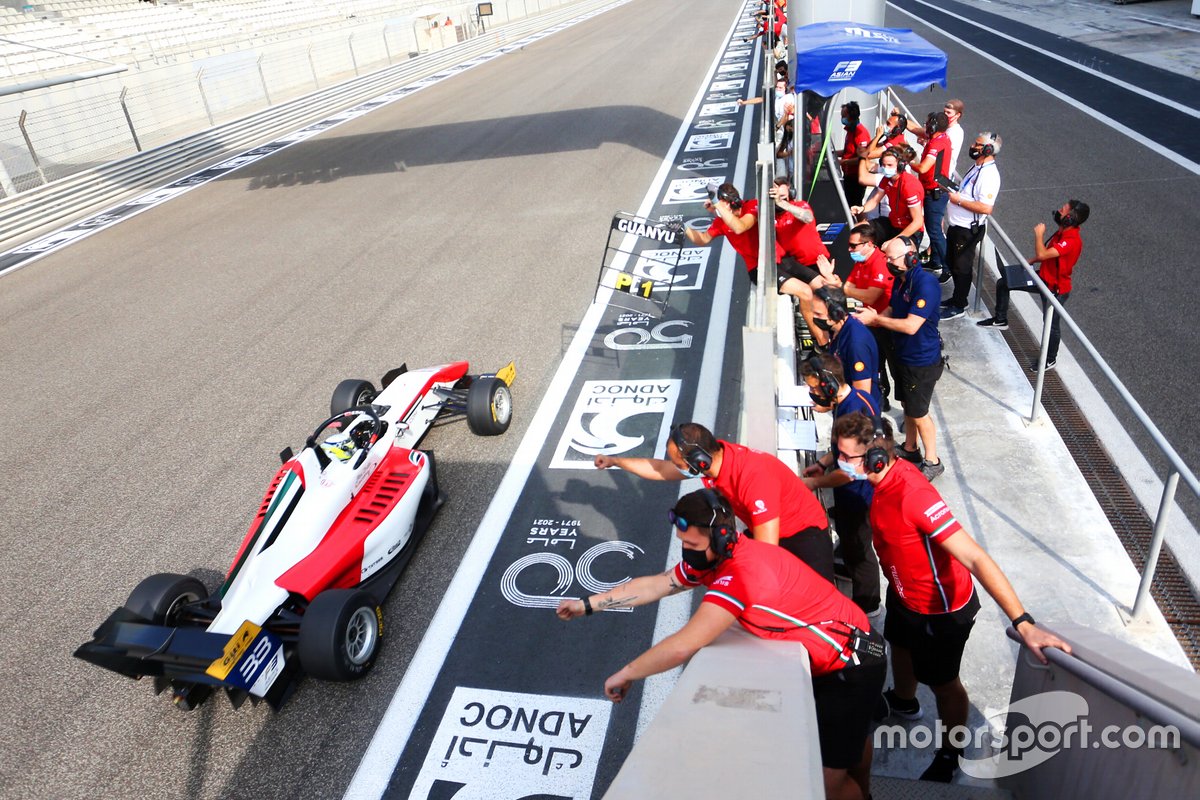 Guanyu Zhou, Abu Dhabi Racing by Prema, remporte le championnat de F3 Asie
