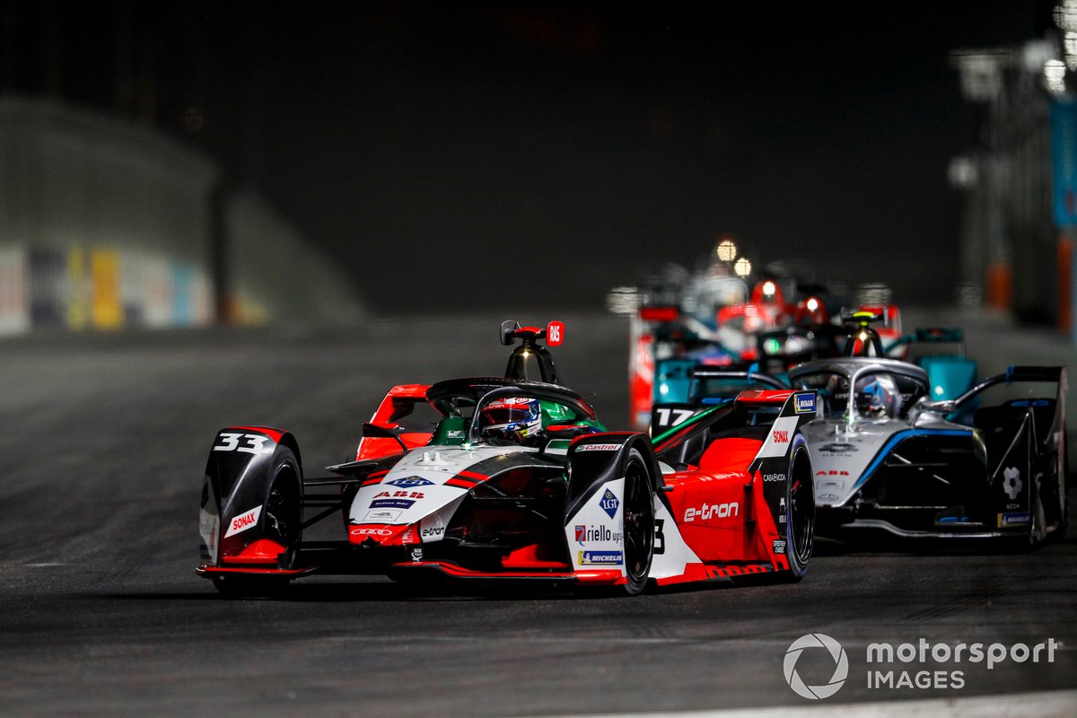 Pembalap Audi Sport ABT Schaeffler, Rene Rast, berlaga dalam putaran pertama Formula E 2020/2021, ePrix Diriyah.